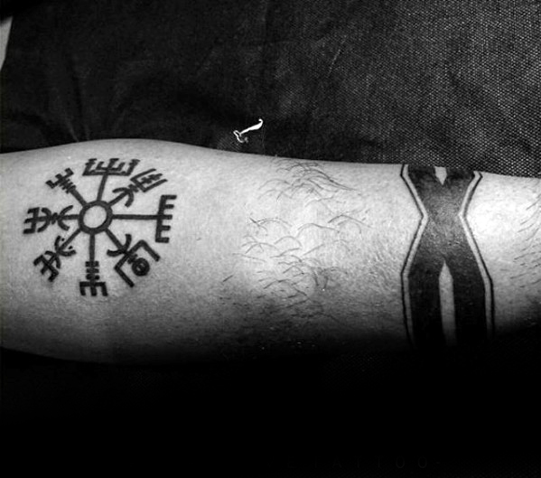 tatuagem bussola viking vegvisir 38
