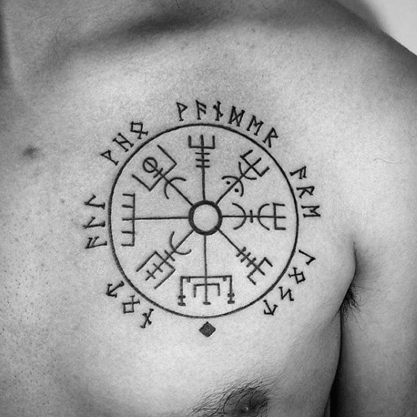 75 tatuagens da bússola viking Vegvísir (e os seus significados)
