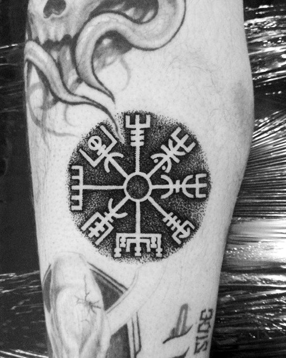 tatuagem bussola viking vegvisir 96