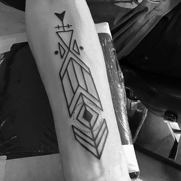 tatuagem flecha geometrica 50