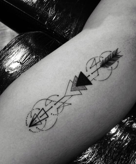 tatuagem flecha geometrica 78