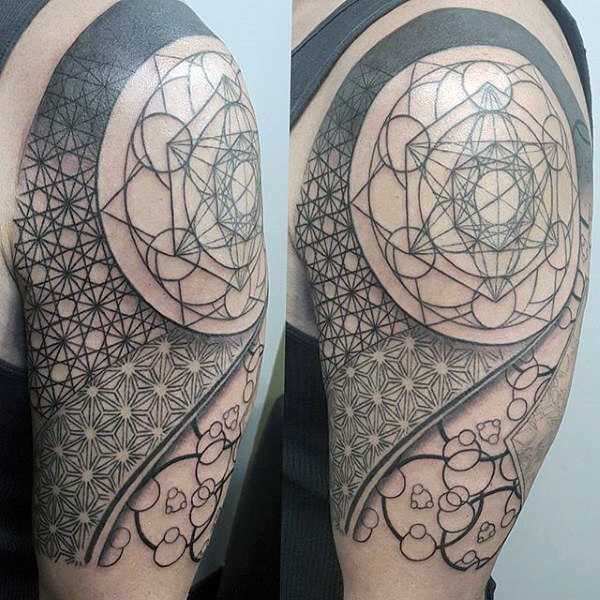tatuagem geometria sagrada 377