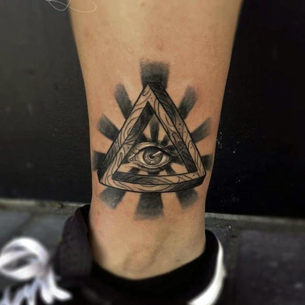 tatuagem simbolo illuminati 202