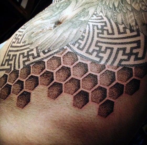 tatuagem favo de mel abelha 71