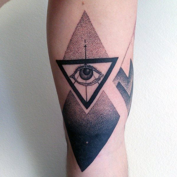 90 de tatuaje cu triunghiuri (cu semnificația lor)