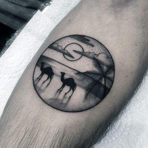 35 de tatuaje cu cămile (cu semnificația lor)